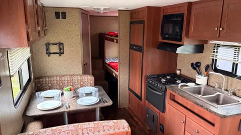 RV Rental — image 6 of 6