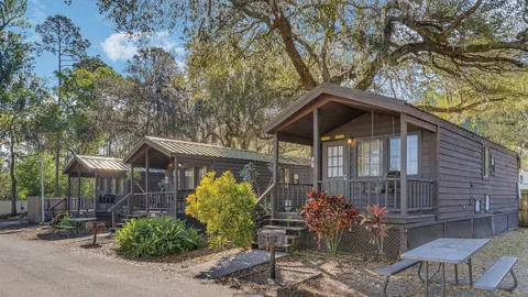 Deluxe Cabin - With Bathroom — image 1 of 8