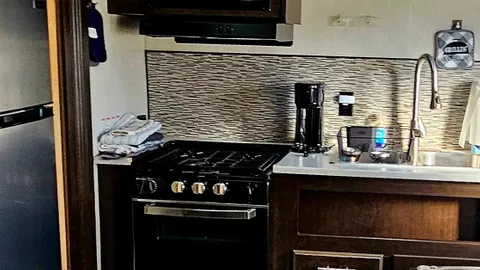 RV Rental 1 — image 4 of 4