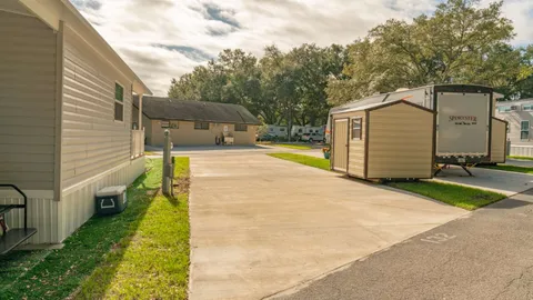 Elite Pull Through RV Site — image 1 of 3