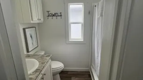 Lakeside Tiny Home Bunk Bed — image 2 of 8