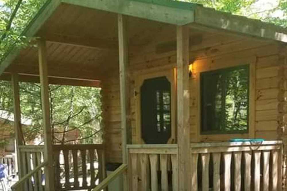 Cabin- Two Room, Wooded