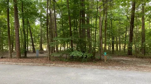 Standard Pull-through Lake Site — image 1 of 4