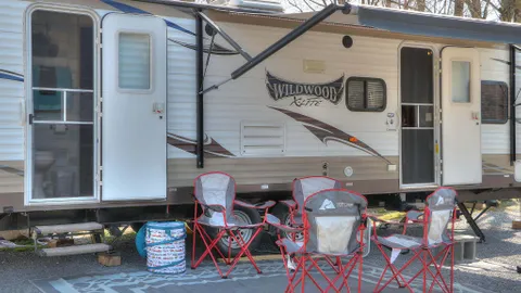 RV Rentals - RV 114 The Weekend Warrior — image 2 of 15
