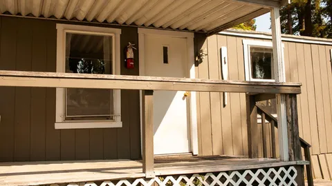 South Cabin 1- 2 Bed, 1 Futon, 1 Bath — image 9 of 9