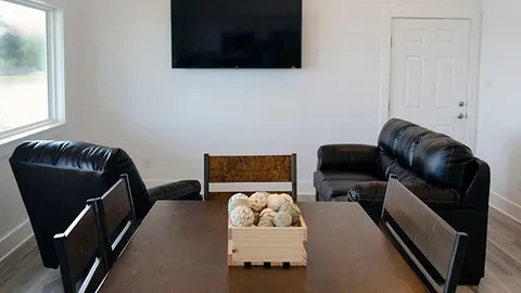 The Alabama - new cabin! — image 2 of 9