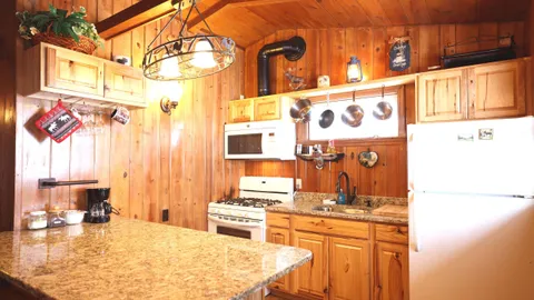 Moose Haven Cabin — image 2 of 14