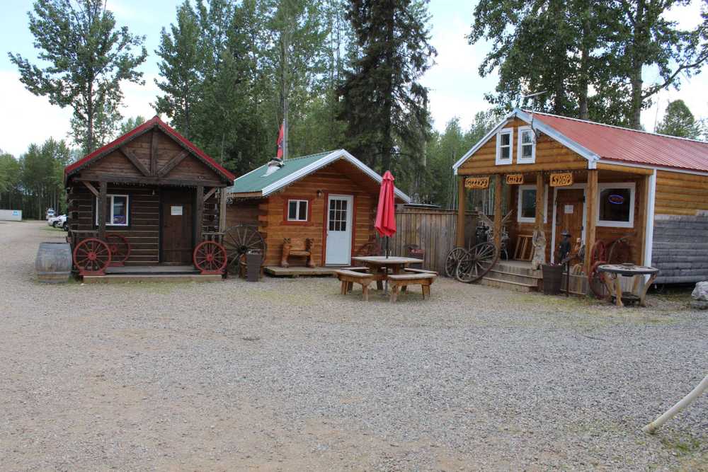Triple G Hideaway, Fort Nelson, British Columbia - Main Photo