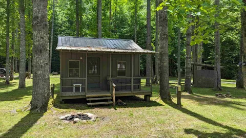 Glamping Cabin, Electricity and Outside water — image 1 of 1