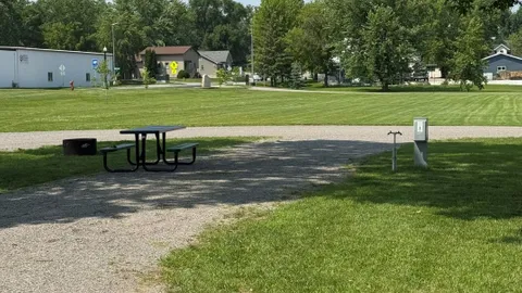 Site 05 — image 1 of 3