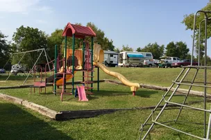 Walt's Four Seasons Campground & Country Store – photo 3