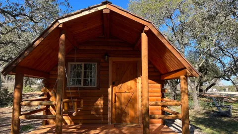 Whitetail Cabin — image 2 of 8