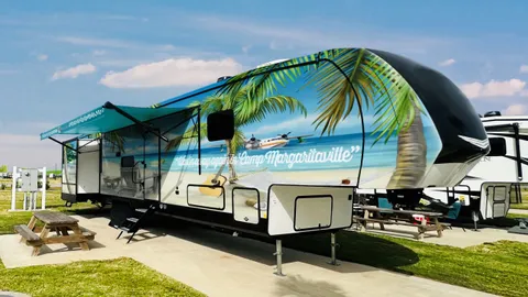 RV Rental 2BR/1BA - Pet Friendly 6 Guests — image 1 of 15