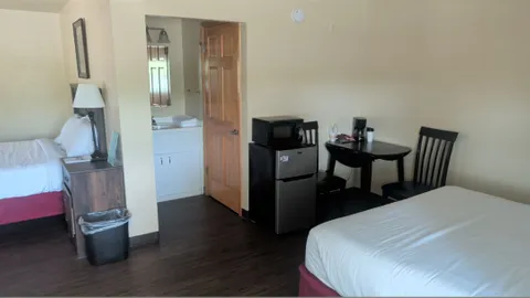 Large Motel Room with Bunkbed - First Floor — image 1 of 10