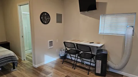 Studio Apt Rentals — image 2 of 13