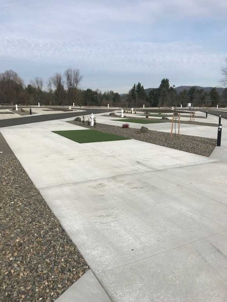 30/50 Amp Standard Pull - Through RV Sites