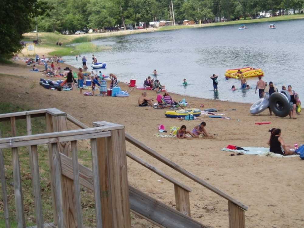 Lake Holiday - DeMotte, IN - Photo 4