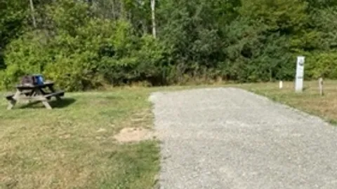 Back-In Full Hook Up Site — image 1 of 3