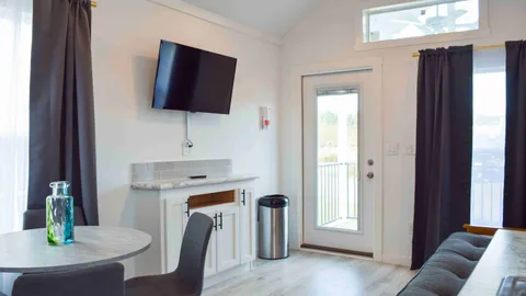Accessible Premier Carolina Cottage 1 Bedroom ***NO PETS*** — image 2 of 8