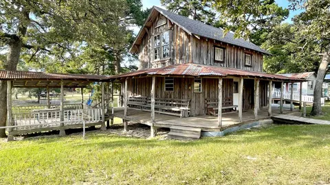 Cabin 04 — image 1 of 10