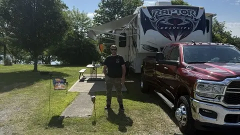 Deluxe RV Rear Lake View Full Hook Up Site — image 1 of 3