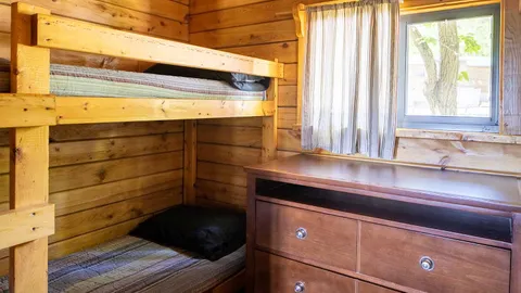 Deluxe Cabin — image 2 of 11