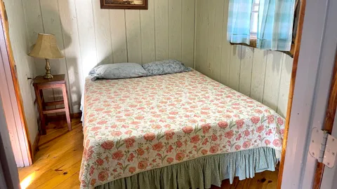 Cabin 18 — image 2 of 7