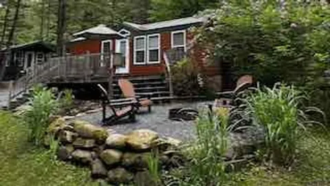 Deluxe Cabin w/ patio (6 person) 75 — image 1 of 1