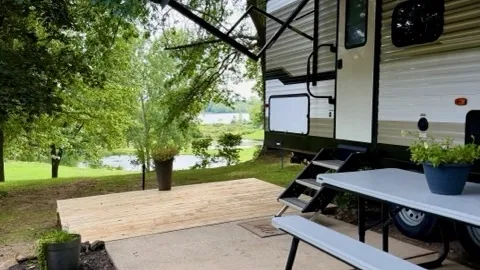 RV Rental, Aspen w/ BunkHouse, Waterviews — image 1 of 16