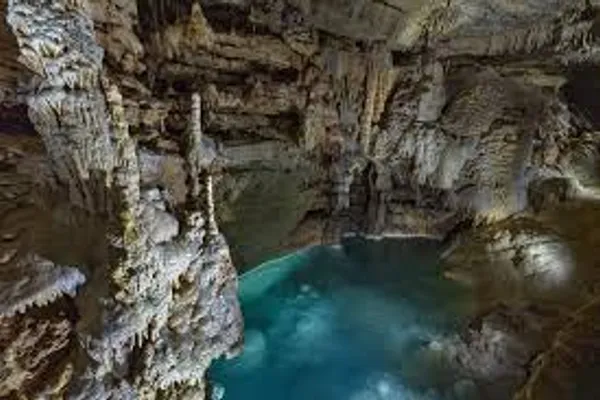 Natural Bridge Caverns