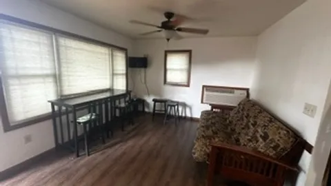 CABIN RENTAL - CABIN B — image 5 of 5