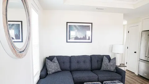 Deluxe Cottage — image 2 of 24