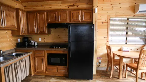 Hill Country Cabin — image 2 of 7