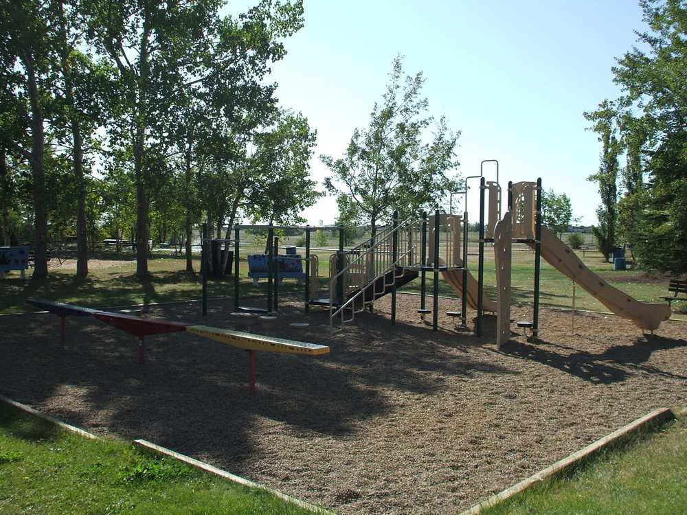 Coronation Dam Campground - Coronation, Alberta - Photo 4