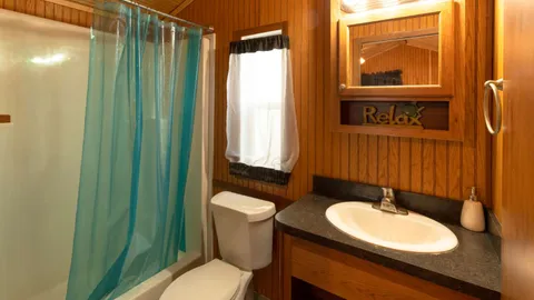 Cabin Rental Studio - Max 4 Guests — image 9 of 9