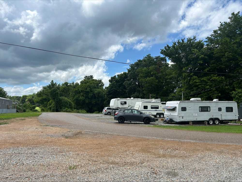 Twin Circle, Millington, Tennessee - Photo 4