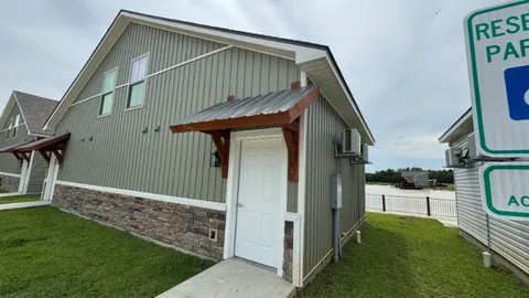 Lakefront Cottage - 1 Sofa Sleeper Downstairs and 1 Queen Bed Upstairs — image 2 of 33