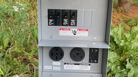 Pull-In Full Hookup 30/50 AMP Site — image 1 of 1