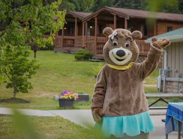 Cindy Bear™ Sweet Escape