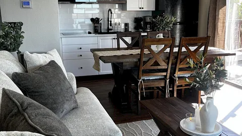 LARGE LODGE (8 people) / (Refundable Security Deposit Included in Avg. Nightly Rate) — image 1 of 5