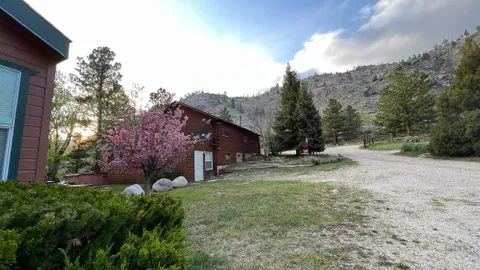 Cabin 15 Lodge Downstairs 2-Bedroom — image 5 of 5