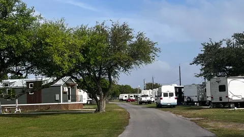 Premium Pull-Thru RV — image 2 of 3