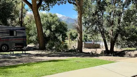 Nature View Site 30/50AMP Full Hookup Back-In — image 2 of 3