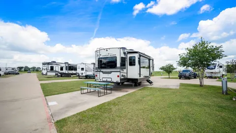 Pull-Through Standard RV Site — image 2 of 5