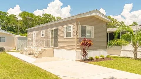 Silver 2 Bedroom Rental — image 1 of 8