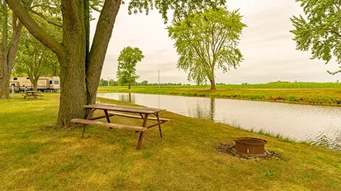 Deluxe Waterfront Water & Electric 30amp RV Site — image 5 of 5