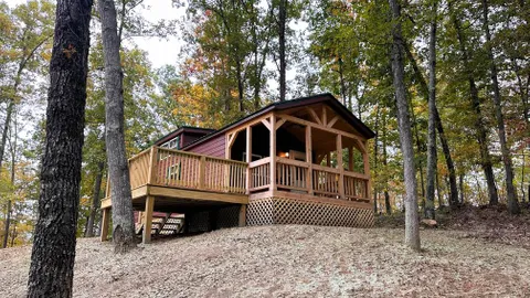 Standard Cabin — image 2 of 8