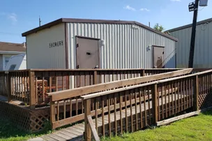 Three Oaks & A Pine RV Park – photo 4