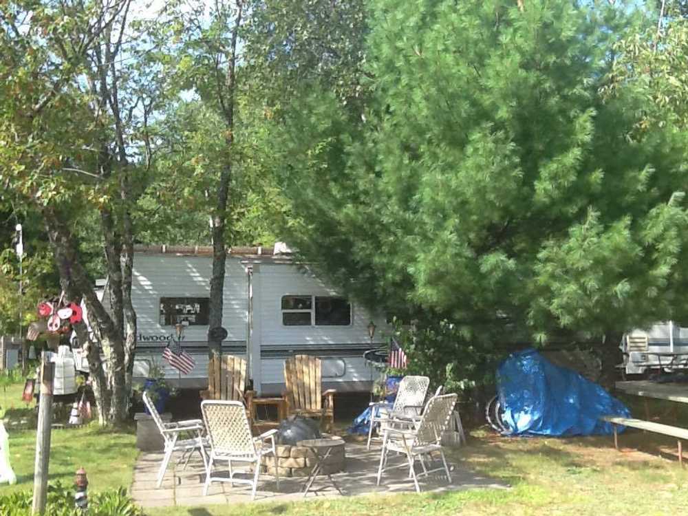 Yellowstone Park Campground - Photo 4