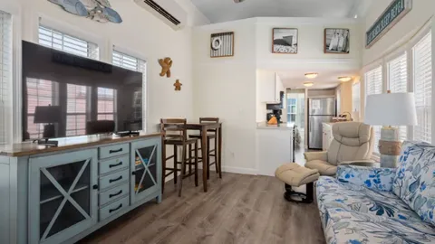 Waterfront Keys Cottage with Sleeping Loft Sleeps 7 — image 2 of 10